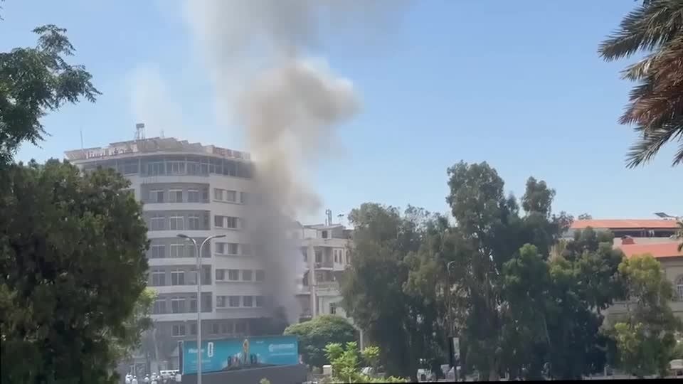 Macron encontra presidente da Síria em Damasco após explosões na cidade