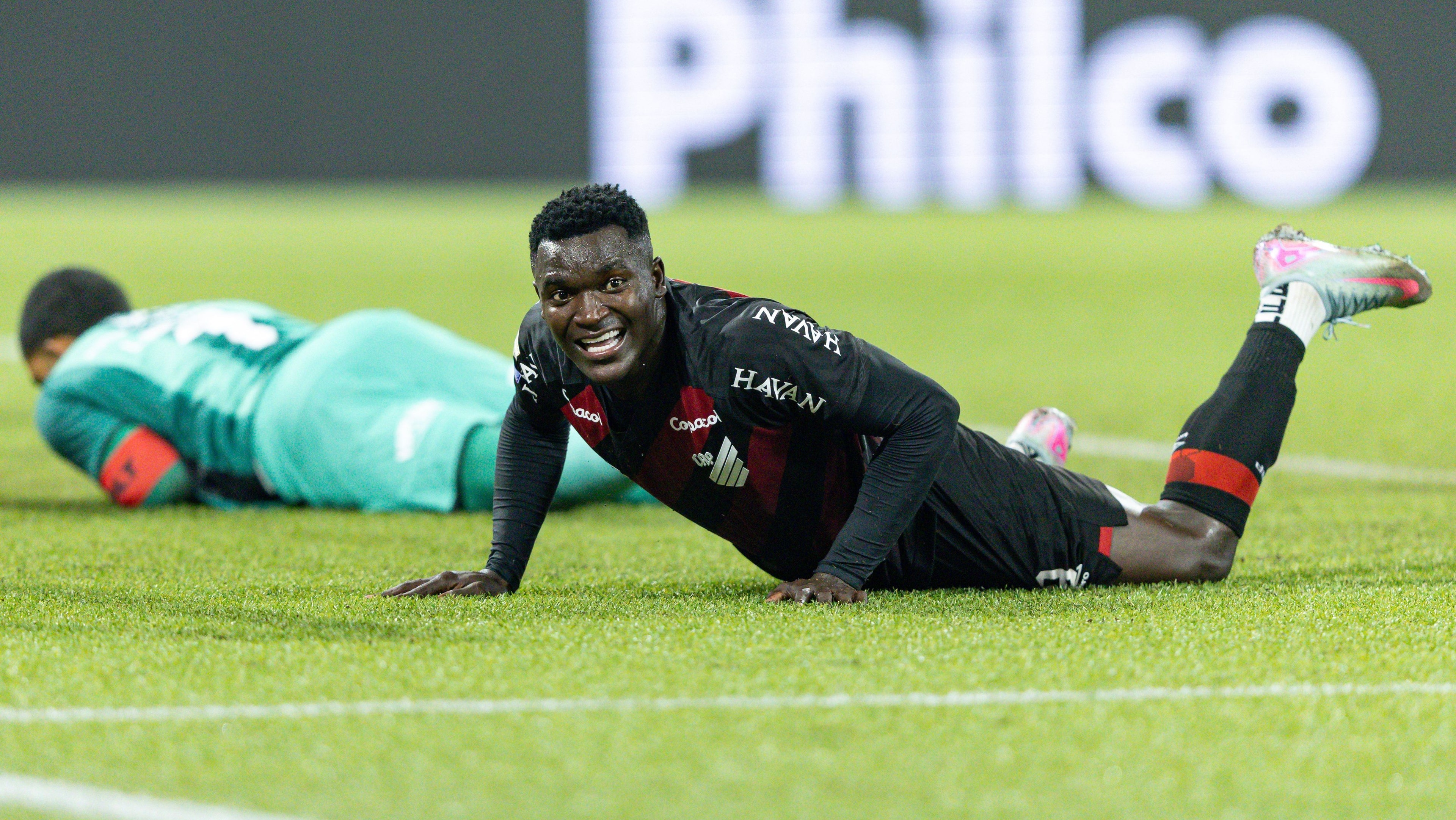 Brasileirão: Fluminense vence Chapecoense e segue na briga pela liderança