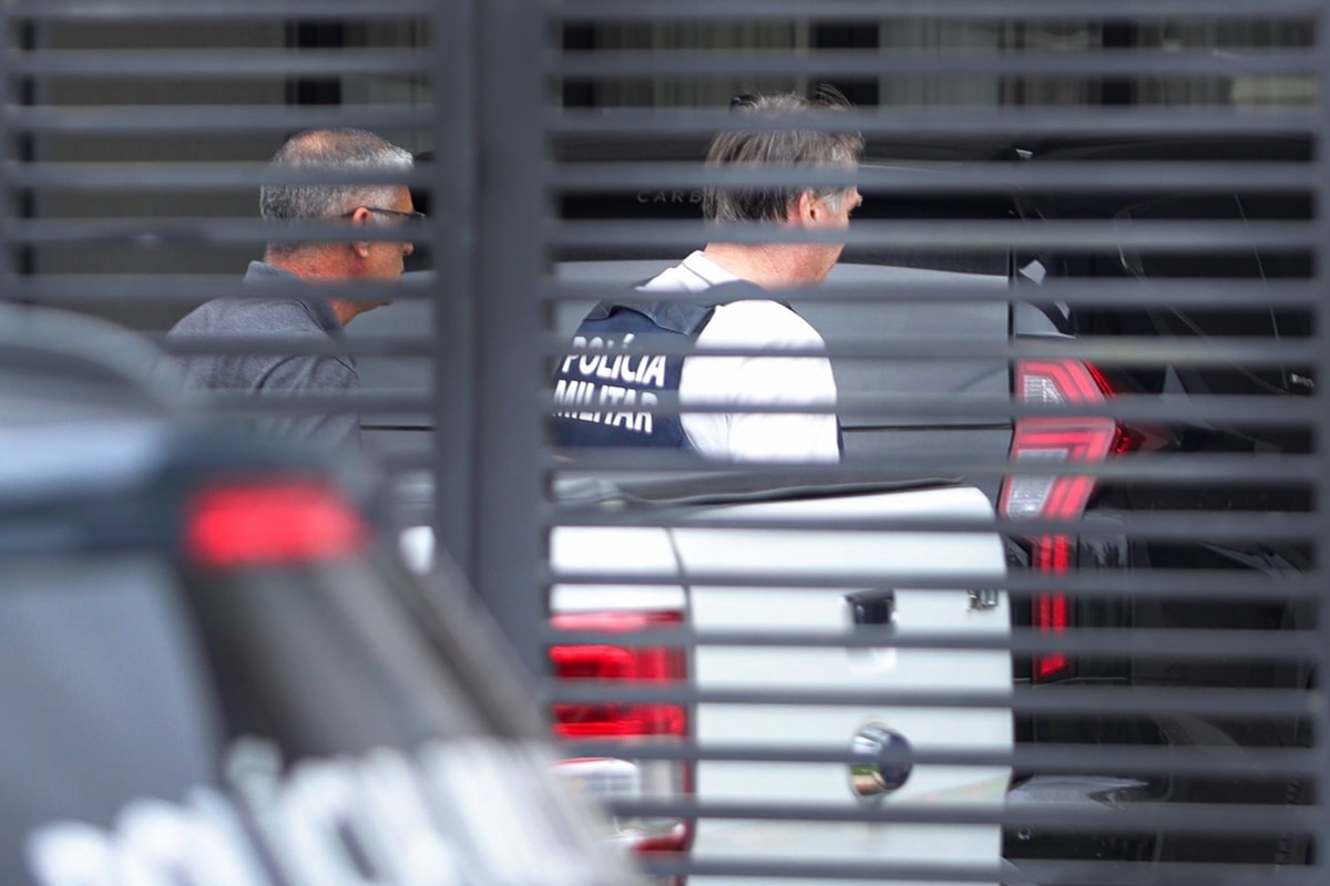 Bolsonaro pede ao STF para fazer manutenção em elevador dentro de casa