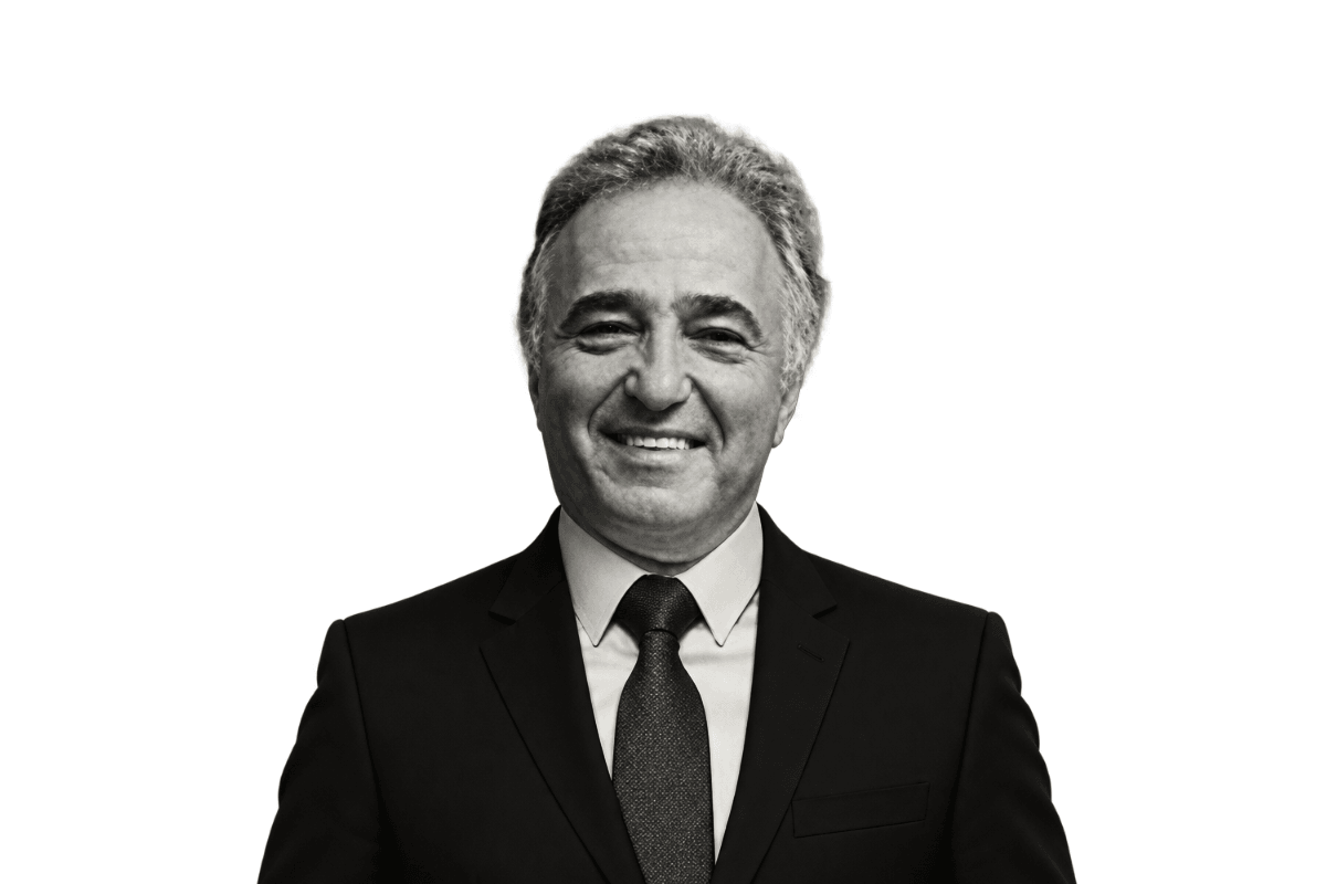Herdeiros de Jorge Mitre trocam acusações de extorsão e assinatura falsa