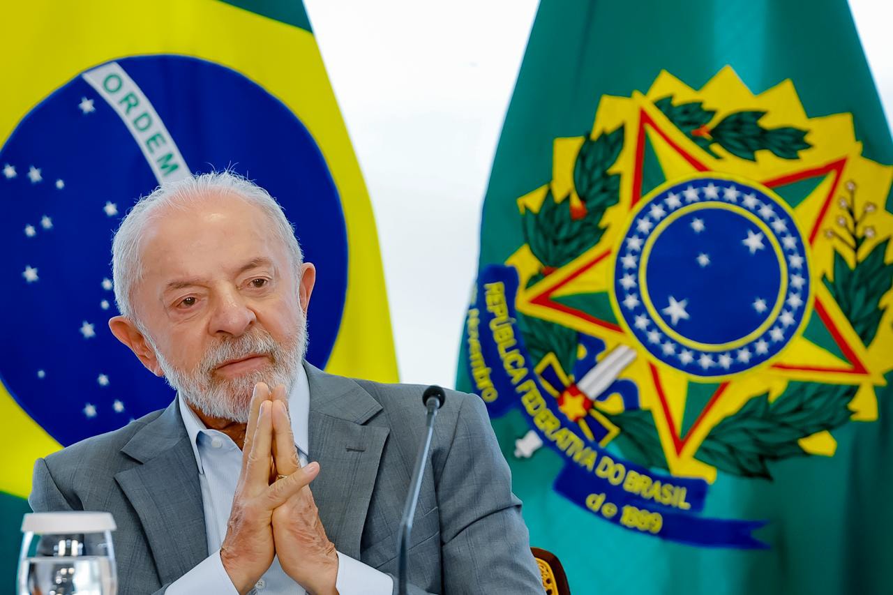 Lula critica plano de cortes e “tesouraço” de Flávio: "Fiquem preocupados"