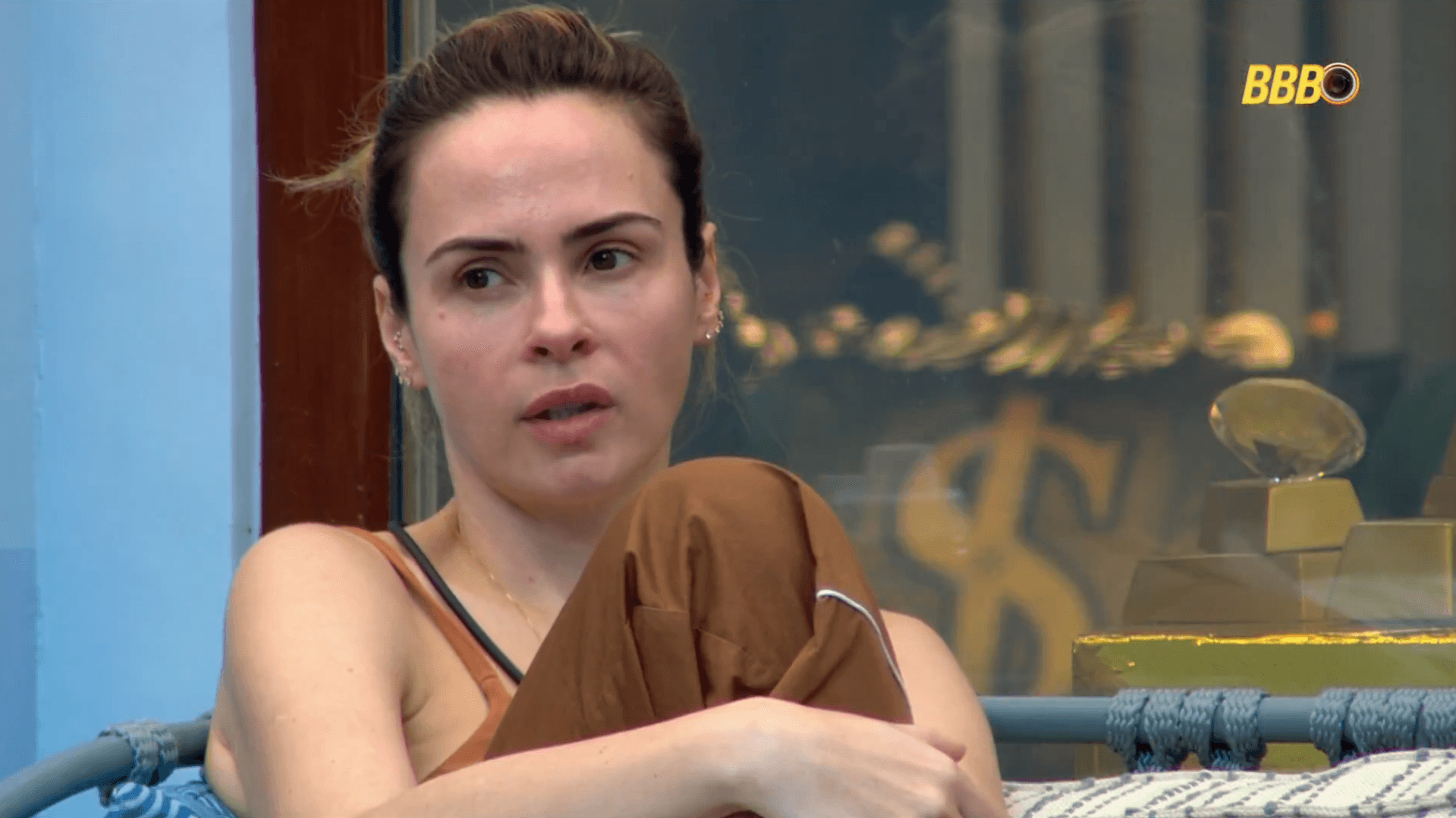 Carol Lekker transplanta cabelo da nuca para sobrancelha; veja resultado
