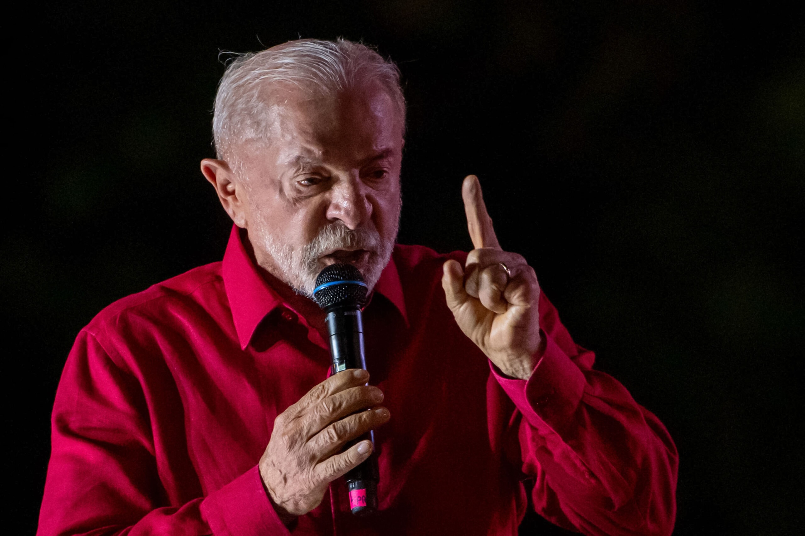 Lula diz que Flávio é ligado a milícia e Master abriu na gestão Bolsonaro