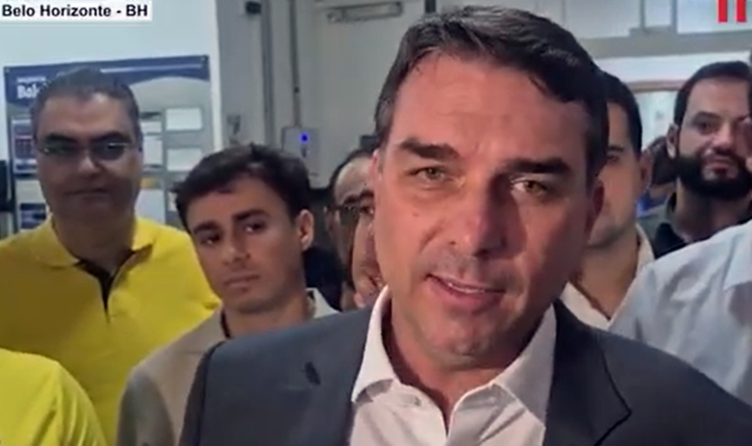Em MG, Flávio Bolsonaro tenta equilibrar campanha, tarifaço e Dark Horse