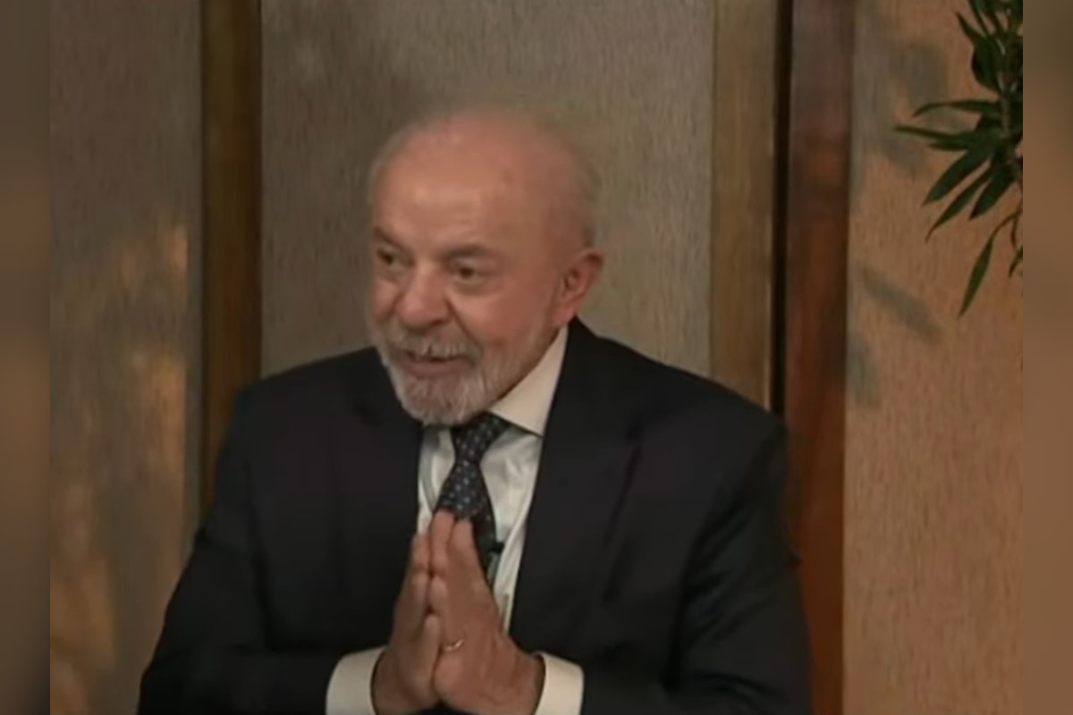 Lula prepara PEC do "transporte gratuito" e avalia ato no Planalto na 4ª