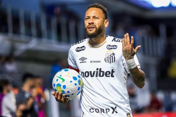 Quem é o jornalista de 69 anos que desafiou Neymar no futebol x1