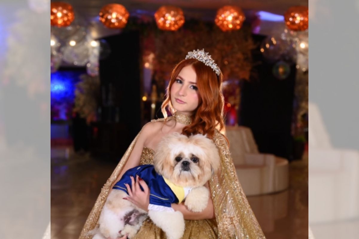 Debutante escolhe cachorro como príncipe de sua festa de 15 anos