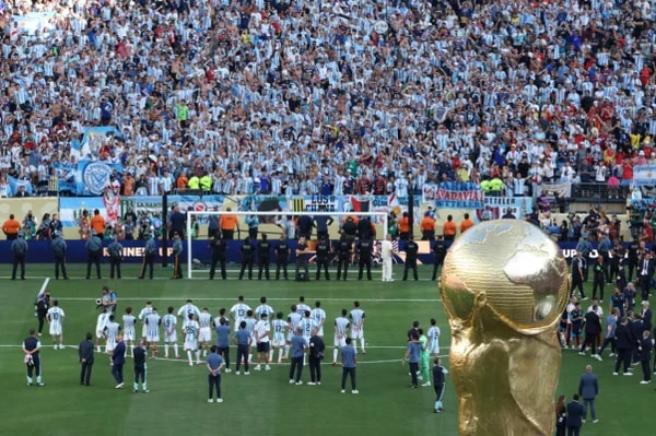 Dani Olmo critica Argentina por virar de costas na premiação da Copa