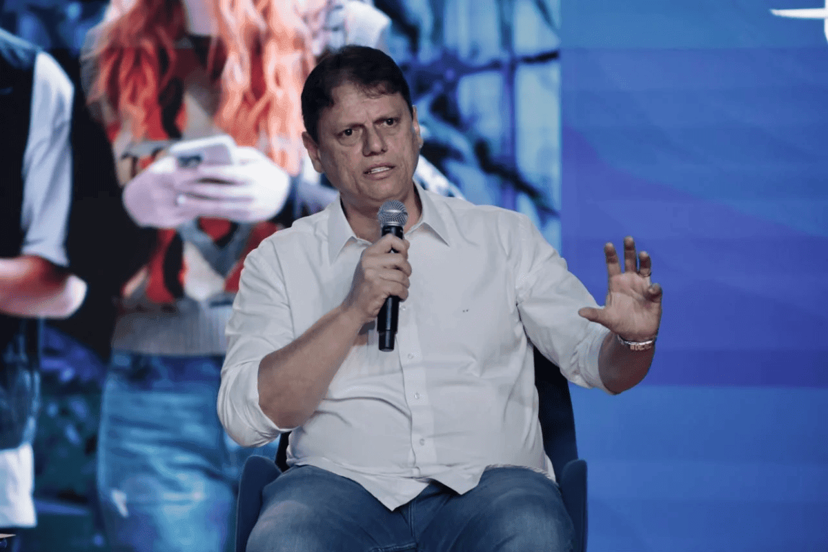 Tarcísio fala em ampliar Provão Paulista e reformular carreiras nas Etecs