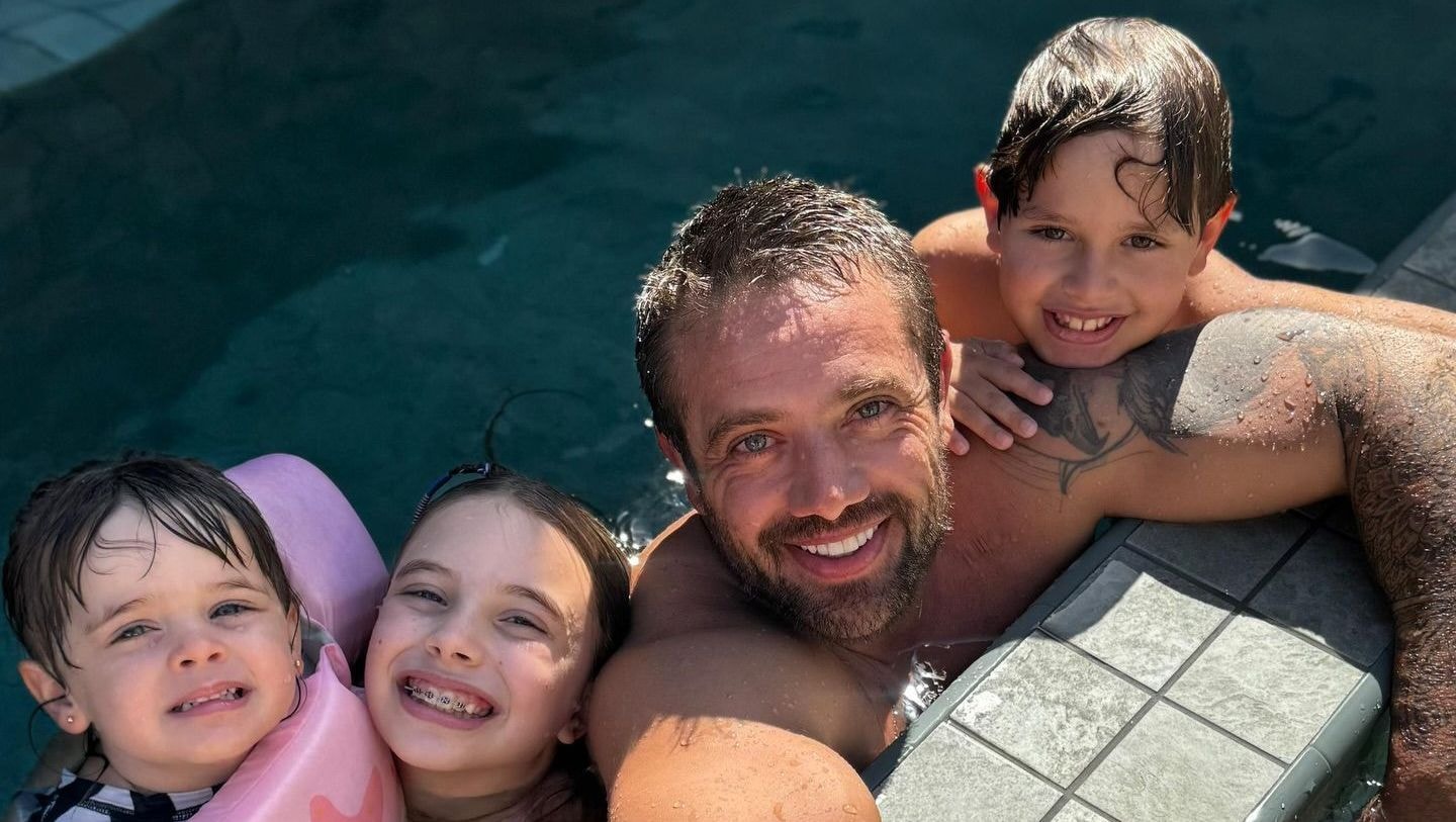 Rafael Cardoso fala sobre vício e recuperação: “143 dias limpo”