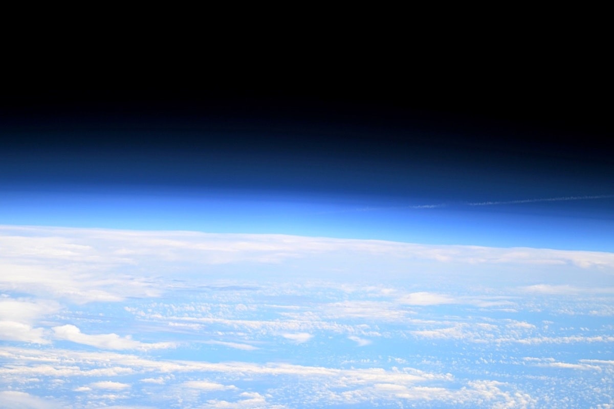 Tripulação na Estação Espacial registra Artemis II entrando na Terra