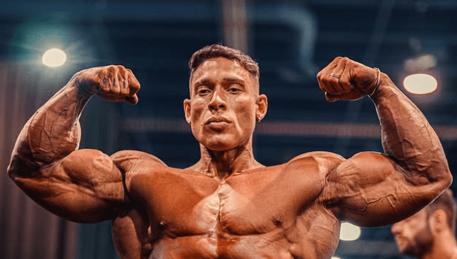 Ramon Dino passa na pesagem e confirma presença no Mr. Olympia 2026