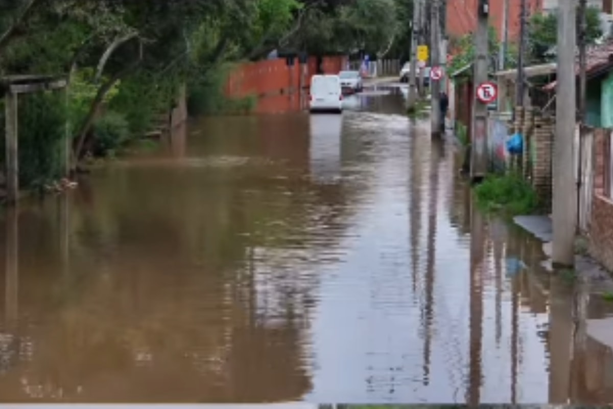 Ilhas de Porto Alegre entram em alerta de risco muito alto de inundação