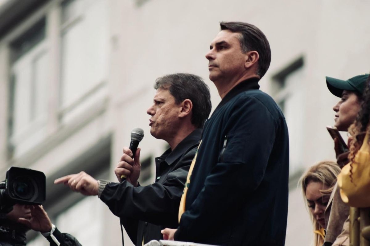 Tarcísio prevê viajar para oito cidades com Flávio na campanha do 2º turno