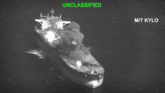 EUA dizem ter atacado 3 petroleiros iranianos após seus navios de guerra serem alvejados