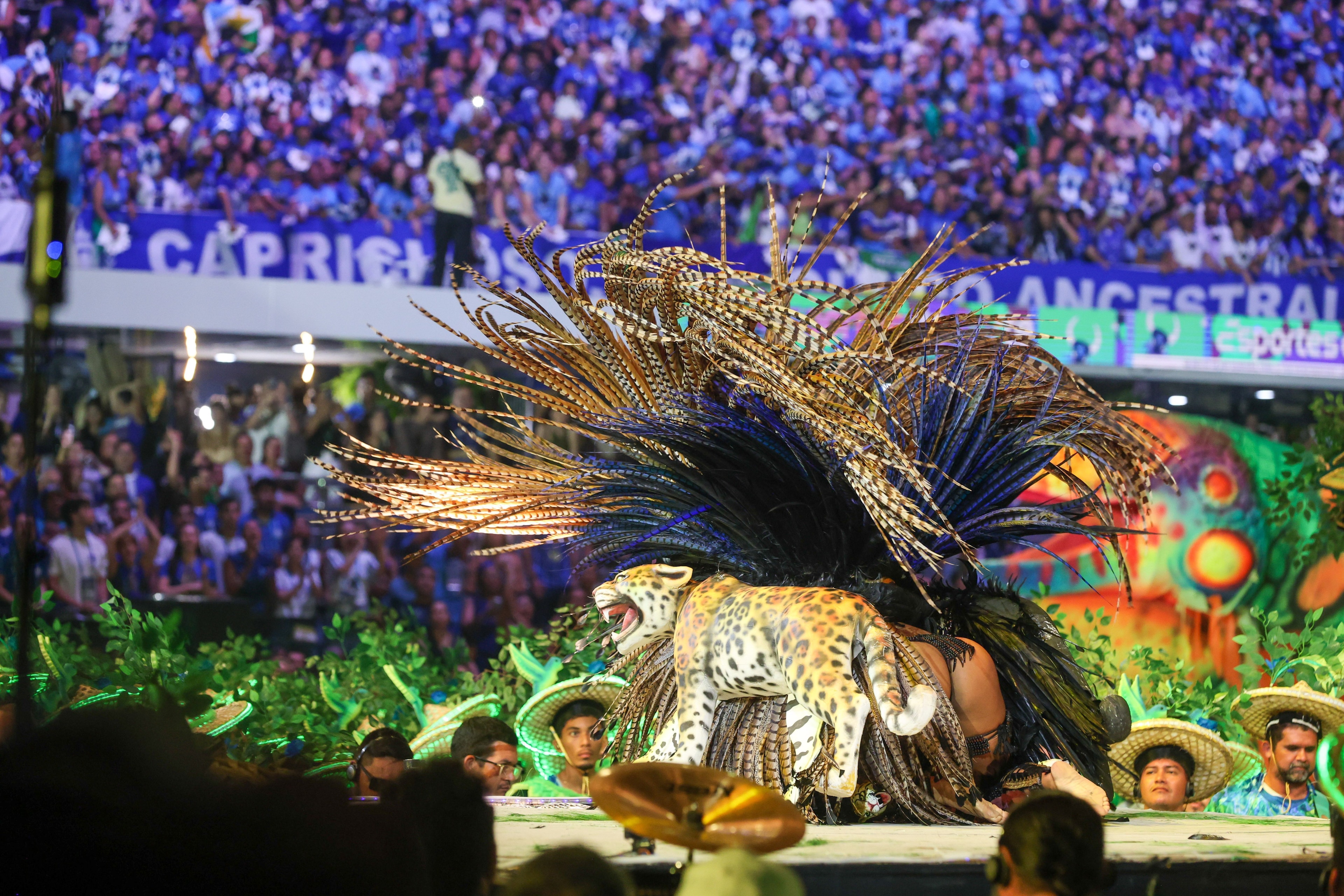 Última noite do Festival de Parintins celebra tradição, emoção e despedidas