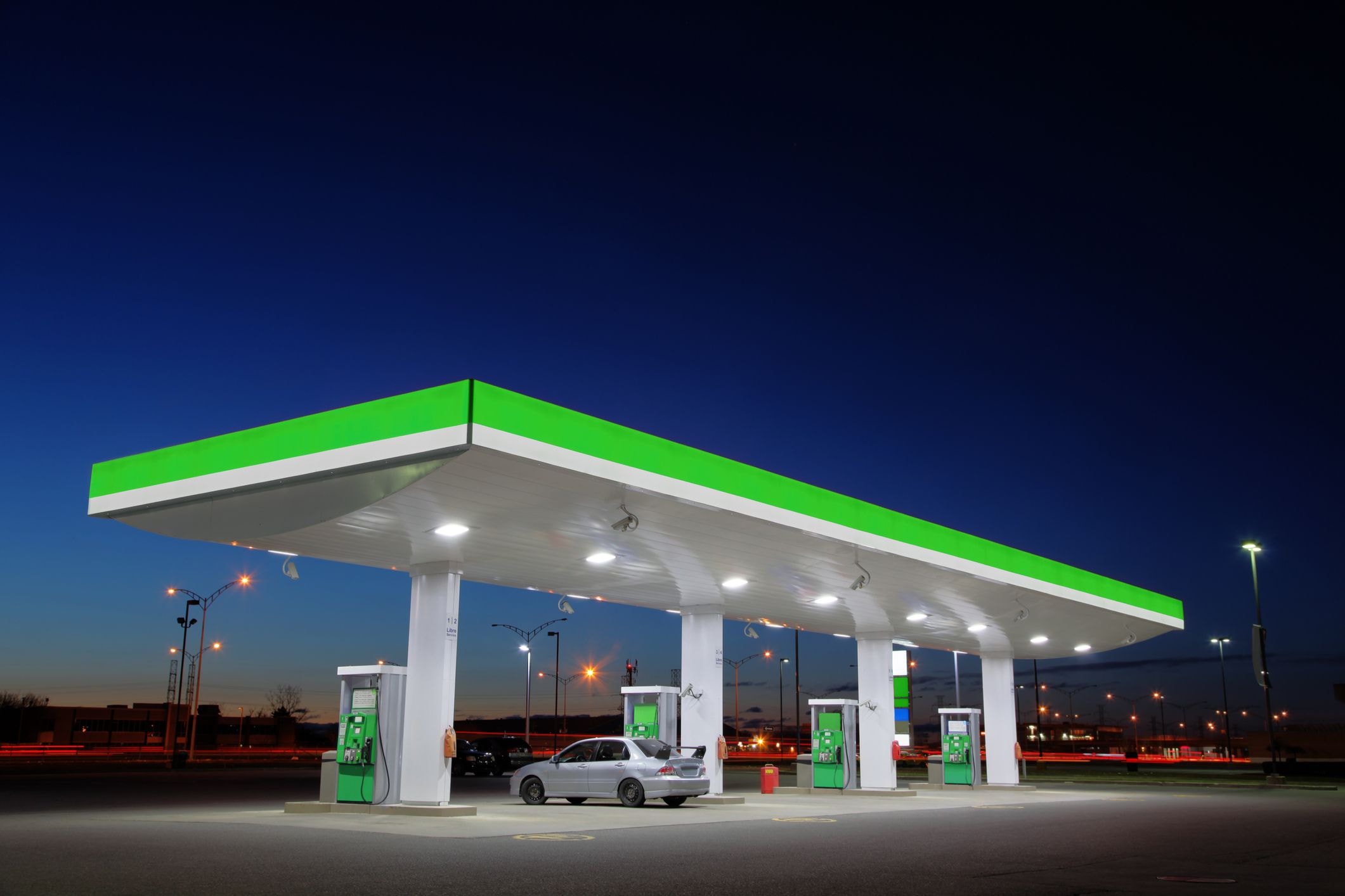 Etanol sobe com expectativa do E32, e açúcar continua em baixa