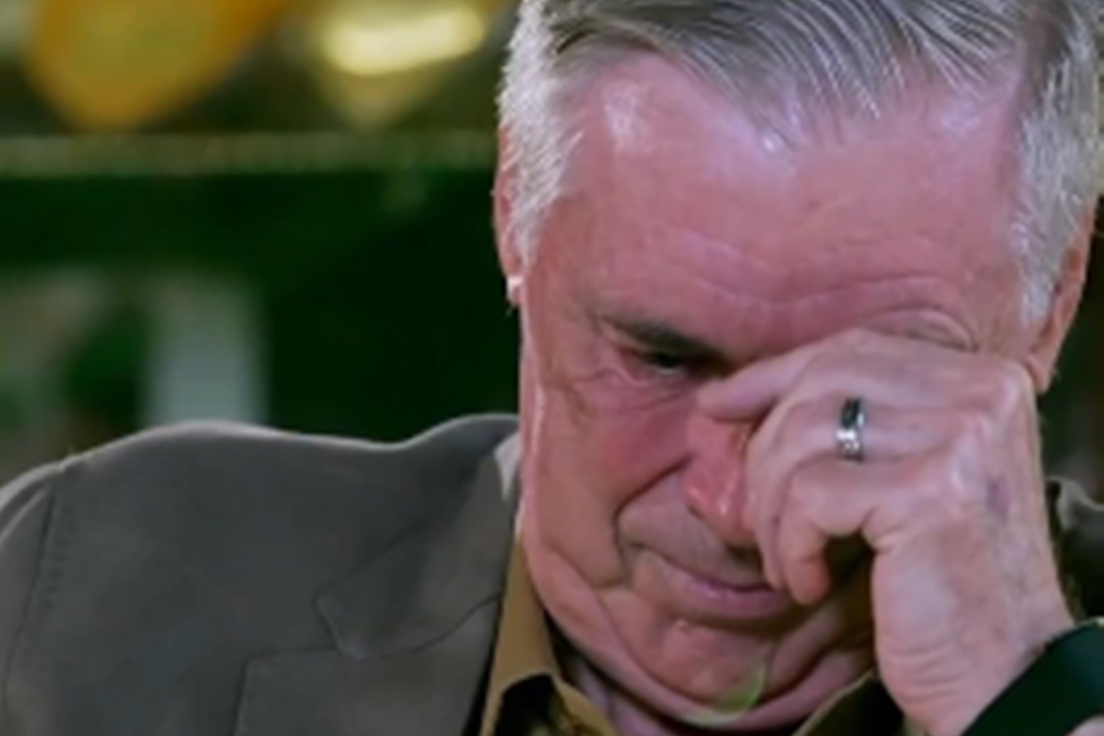 Carlo Ancelotti se emociona e chora em entrevista com Luciano Huck