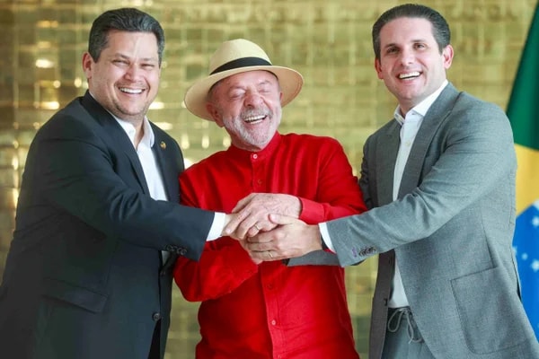 Lula sela paz com Motta e Alcolumbre e abre caminho para pautas eleitorais