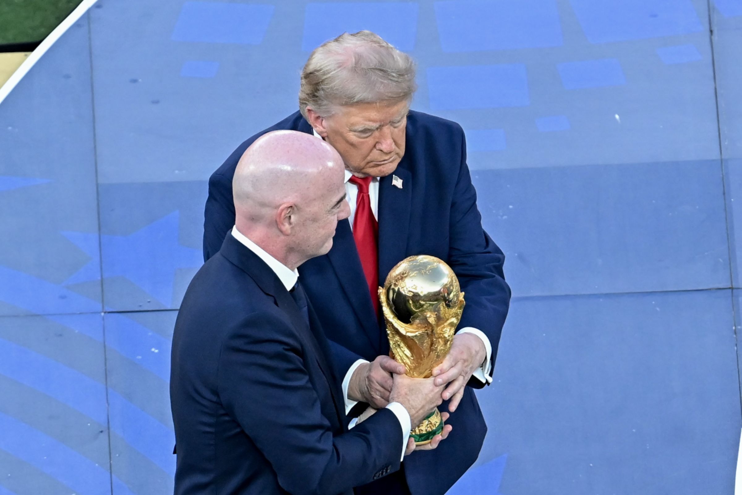 Deputado dos EUA questiona relação de Donald Trump com a Fifa