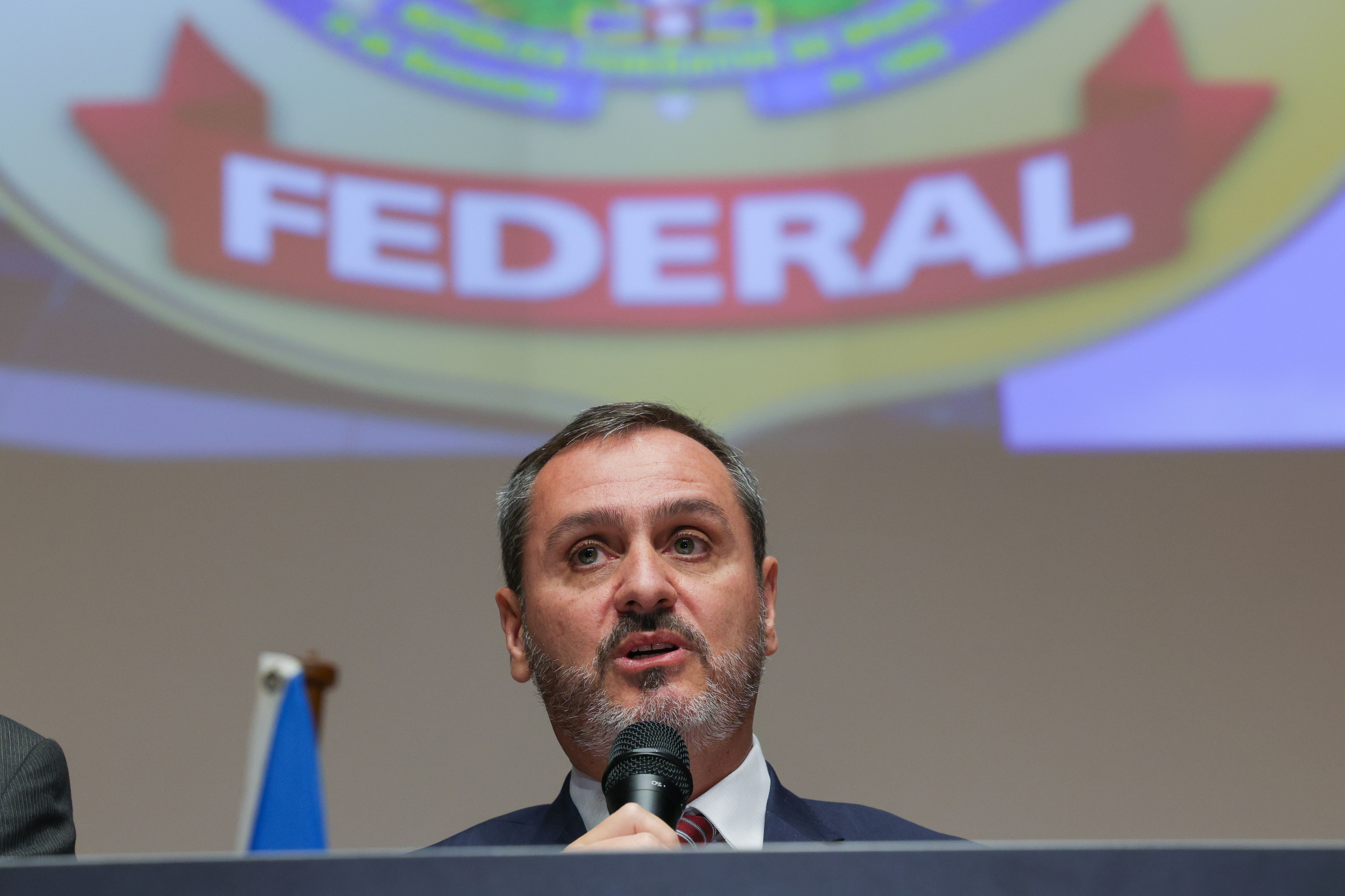Flávio diz que “grupo de Lula na PF” é desmascarado e pede “autonomia”