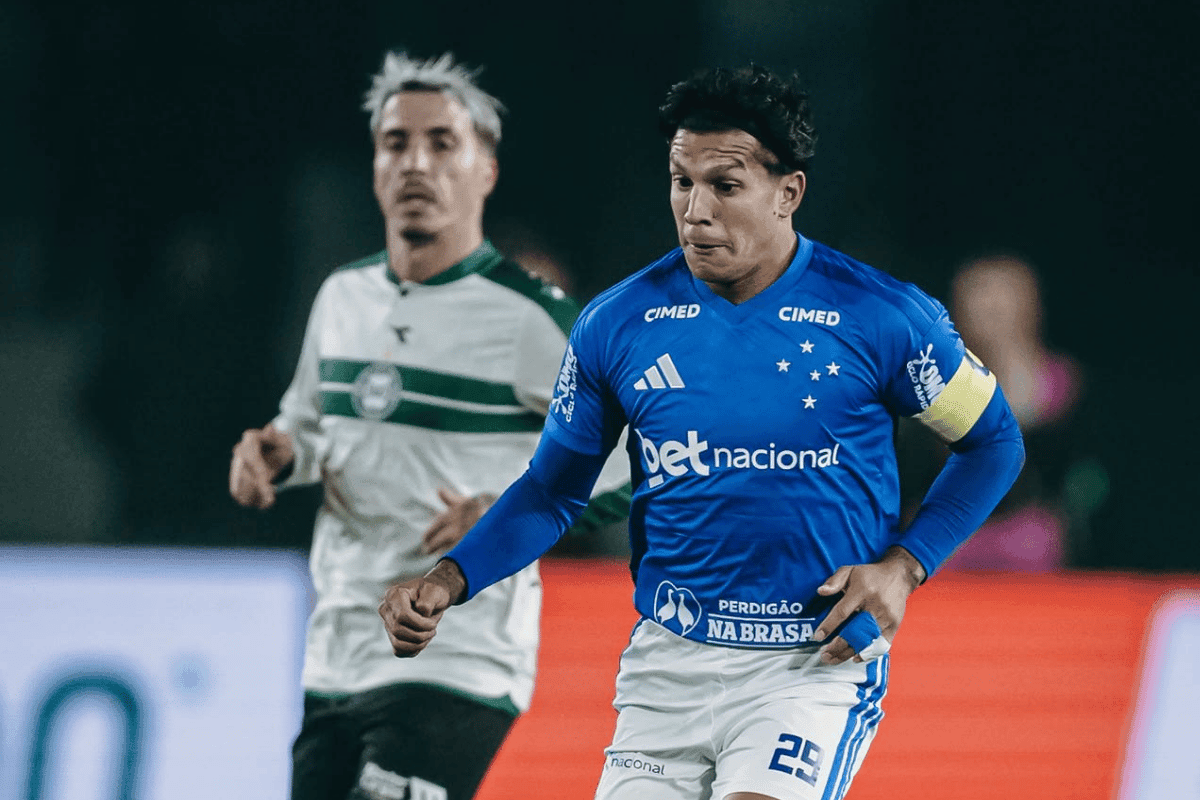 Cruzeiro bate o Coritiba e volta a vencer no Campeonato Brasileiro