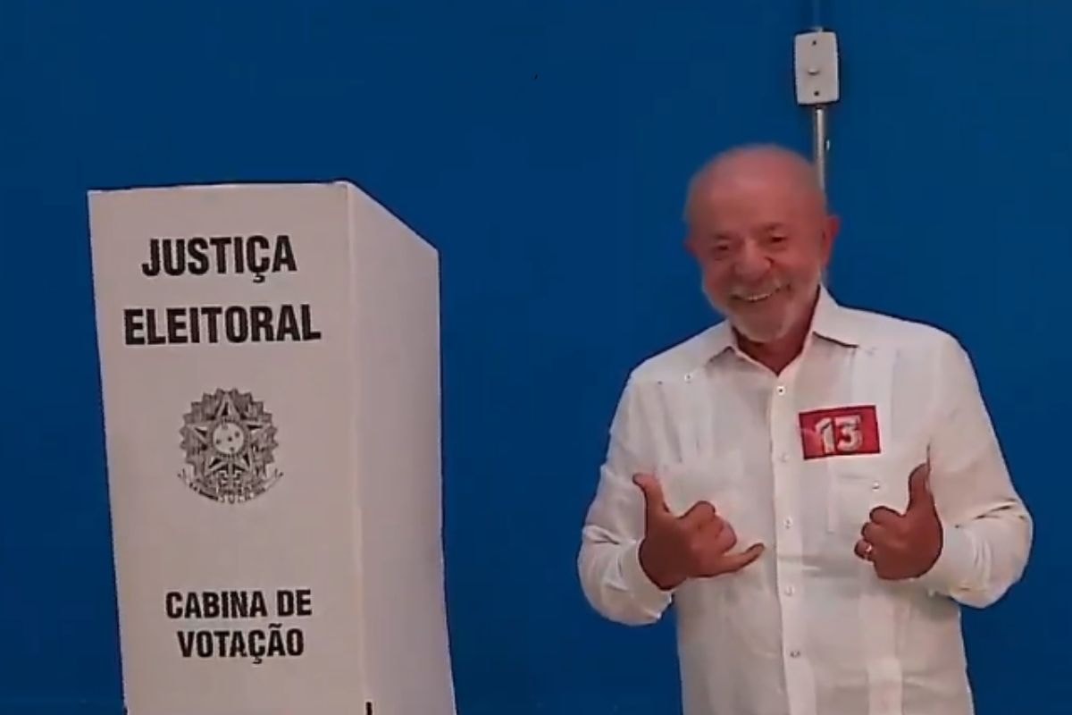 Lula acompanha apuração em hotel de São Paulo com a cúpula da campanha