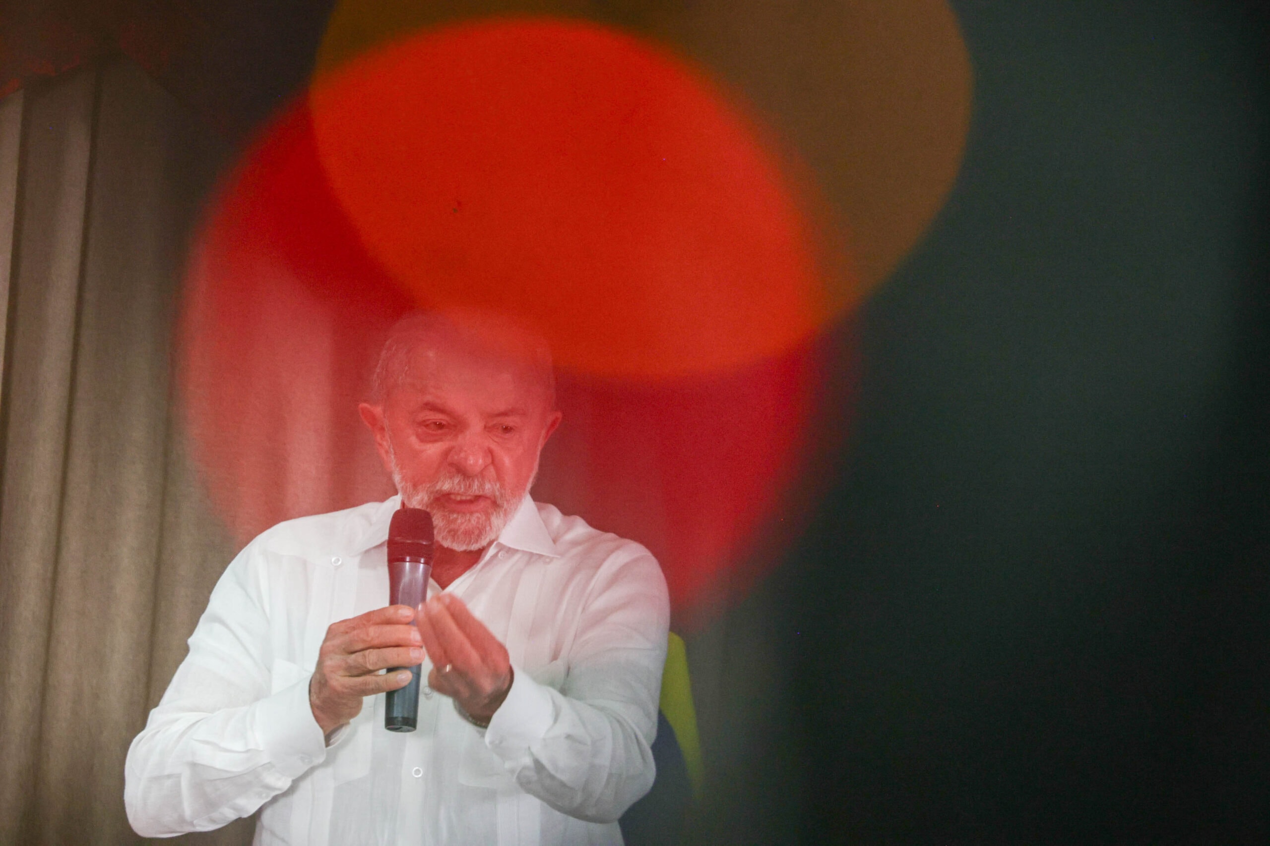 Lula promete ser mais rigoroso na negociação de ministérios com Centrão