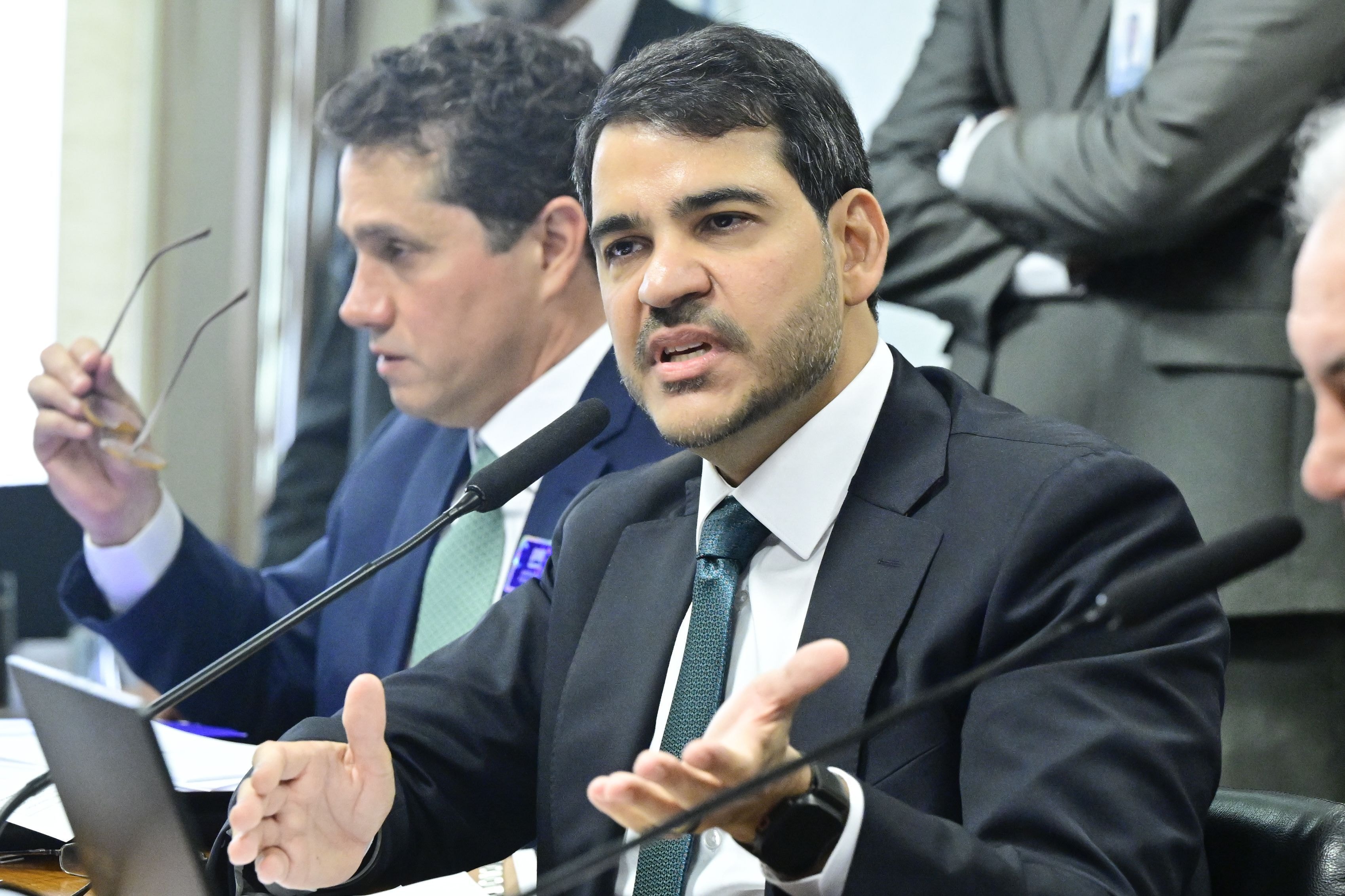Senador diz que “não é republicano” indicar “jovens” para o STF