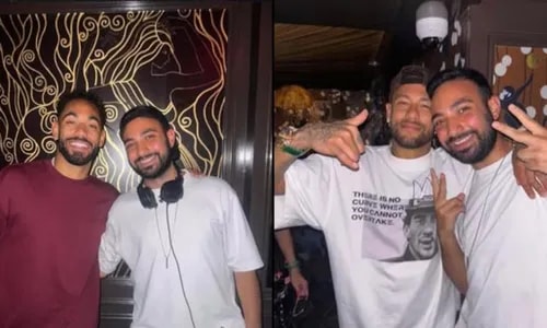 Neymar surge sem aliança e curte balada em folga da Seleção