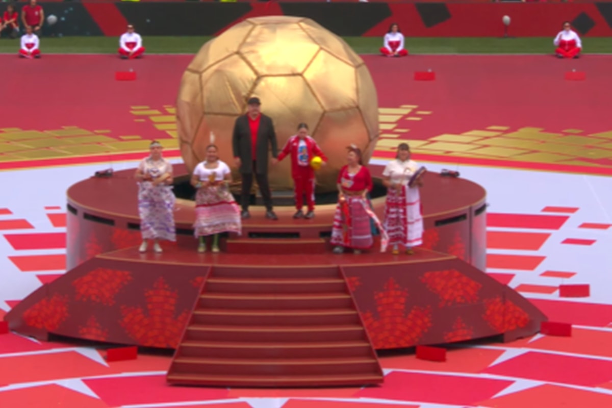 Abertura da Copa do Mundo no Canadá é marcada por gafe e baixo público