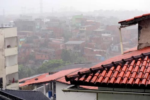 Tempo melhora em Salvador, mas nova frente fria traz chuvas fortes