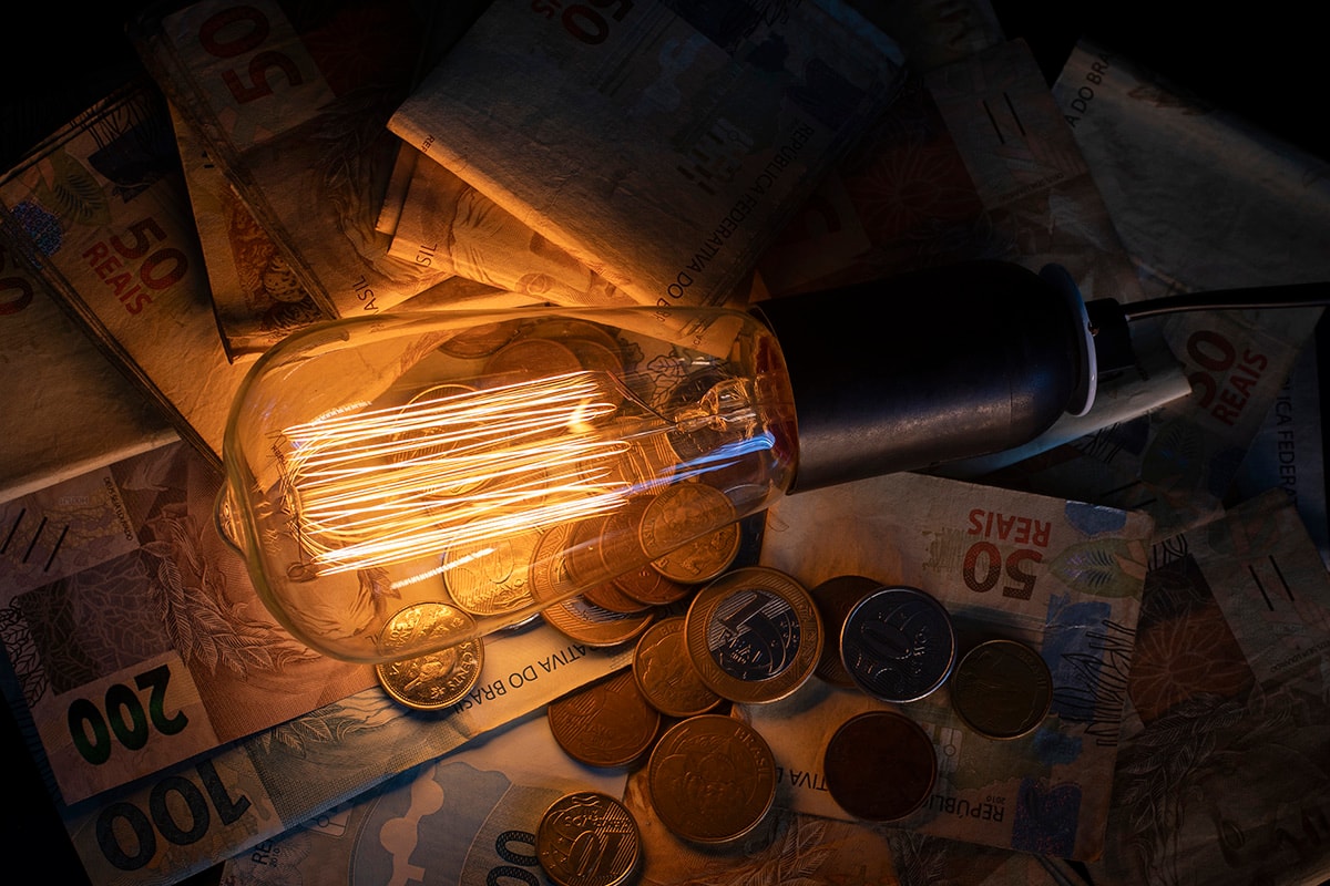 Saiba por que a conta de luz impulsionou a inflação de julho
