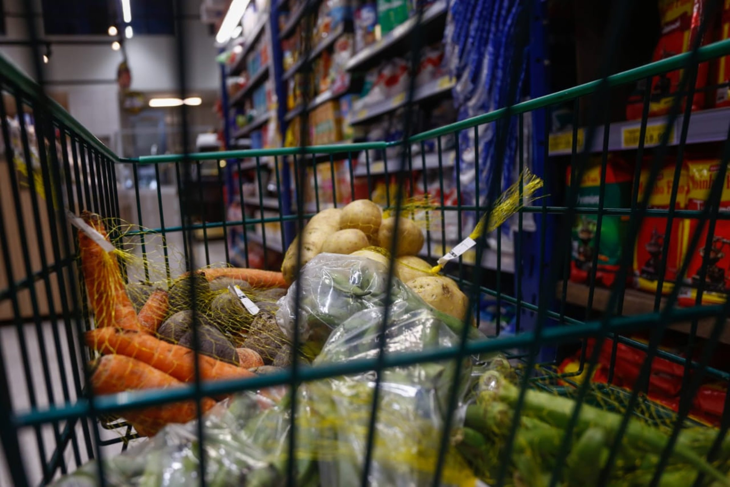 IPCA-15: inflação de alimentos mais do que dobra e pressiona índice
