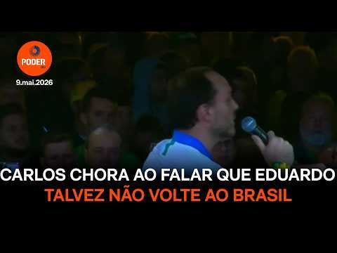 Carlos Bolsonaro chora ao falar que Eduardo talvez não volte ao Brasil