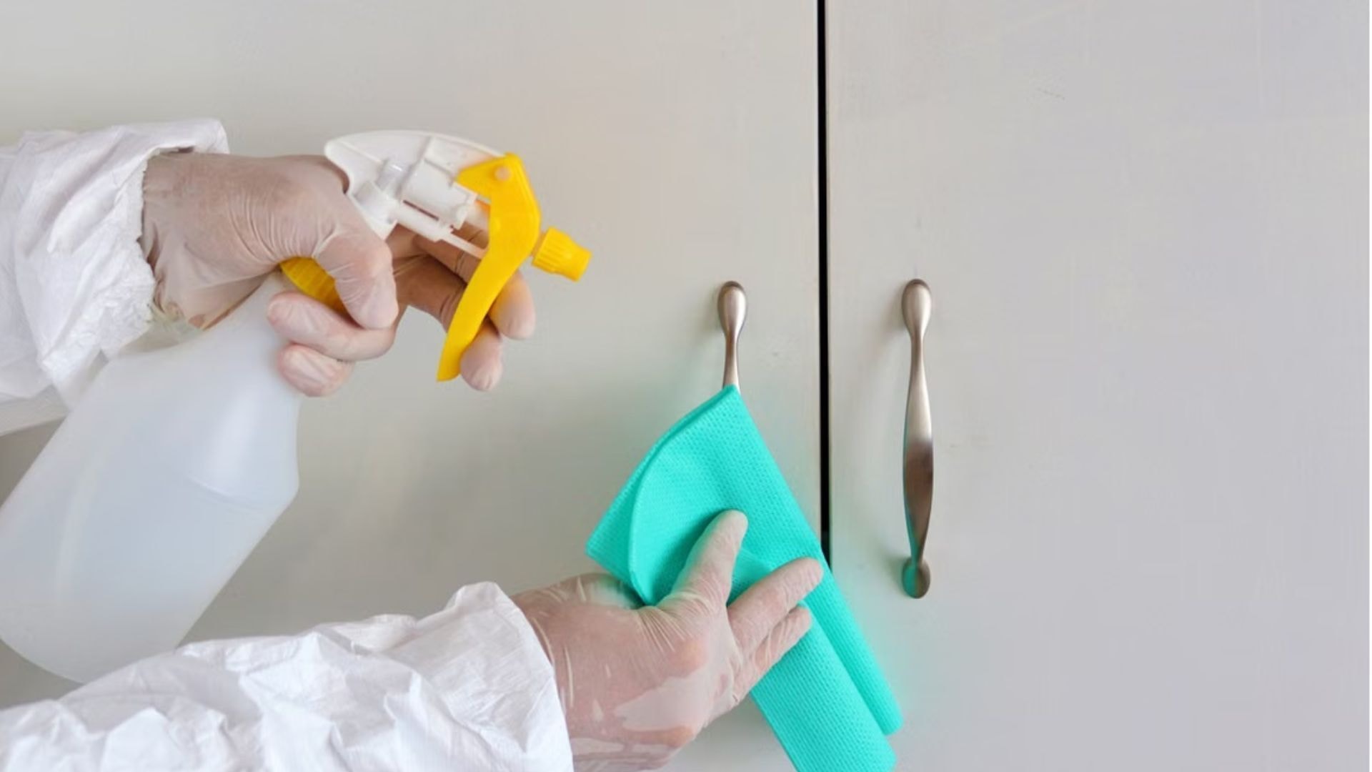 Saiba como limpar joias de prata com bicarbonato, sal e papel alumínio