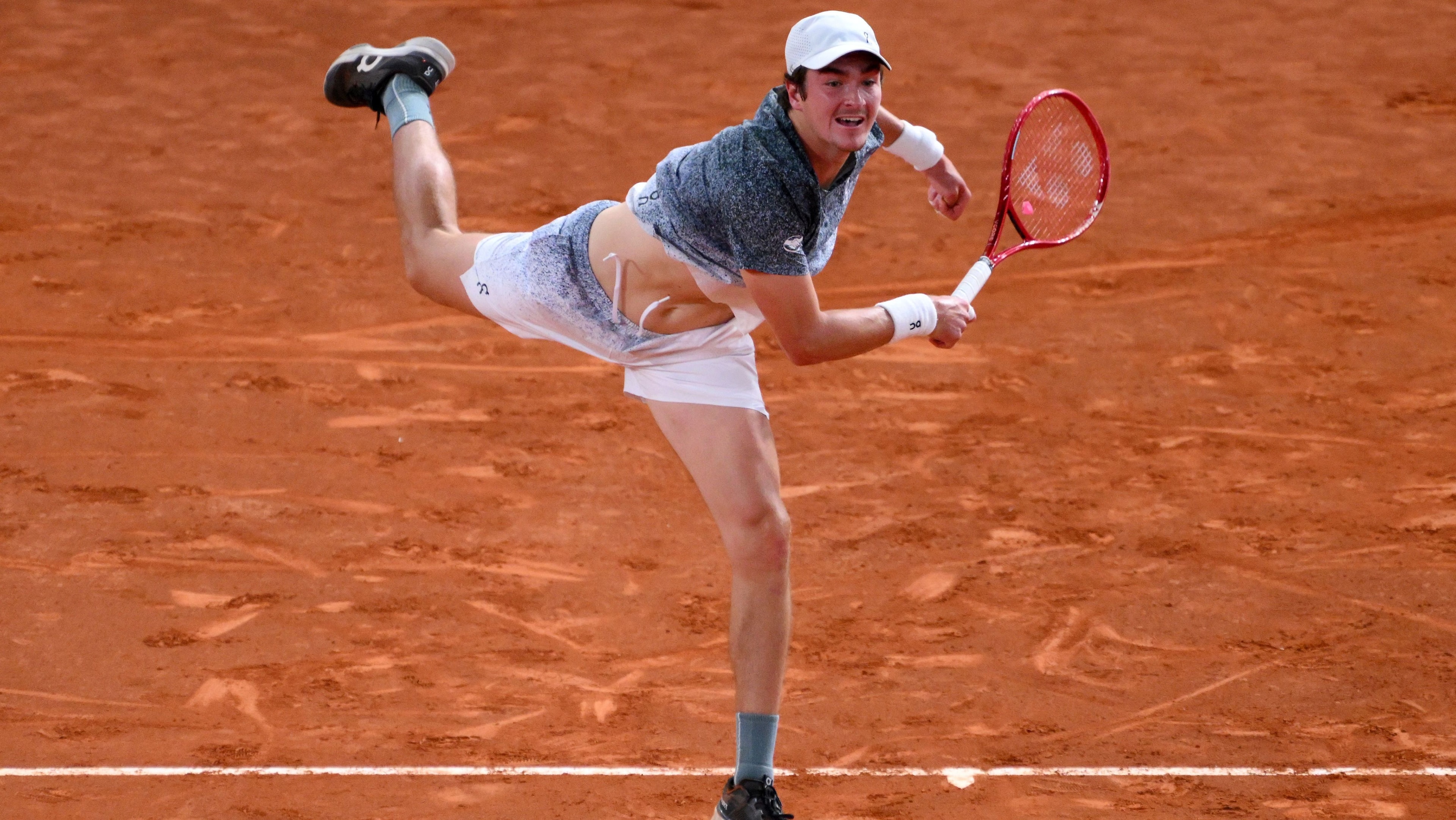 Rybakina vê “ponto roubado” e critica sistema após polêmica no Madrid Open