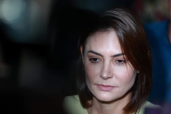 Ao STF, Bolsonaro pede que irmã de Michelle cuide de filha do casal