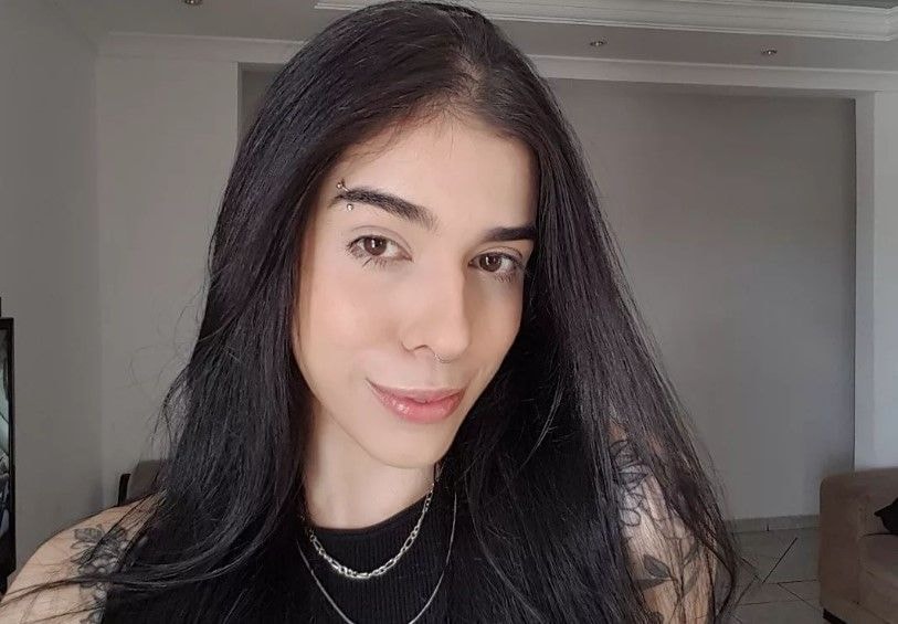 Influenciadora sofre lesão nos olhos após podar cacto: “Quase fiquei cega”