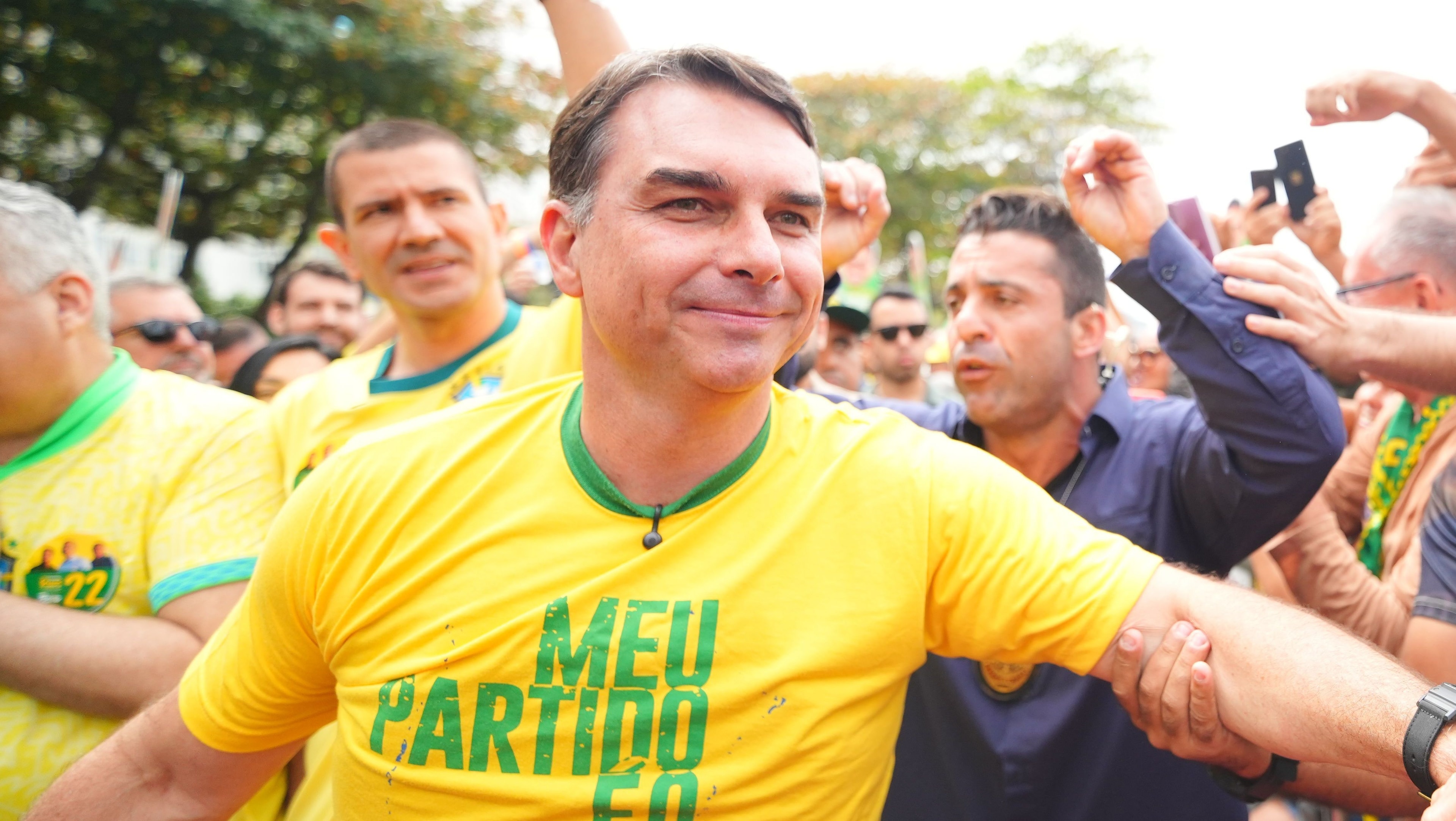 Campanha de Flávio avalia se defende ou não proibição total de bets
