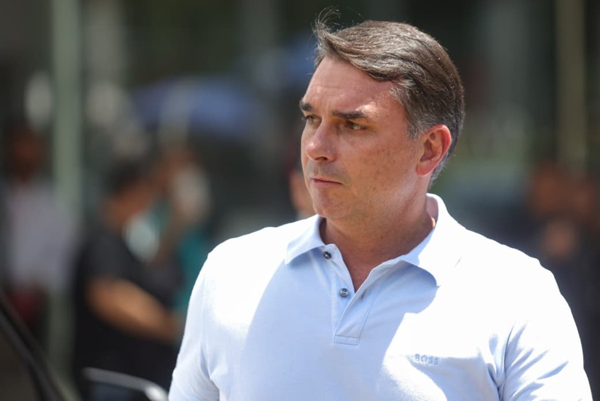 Flávio Bolsonaro prepara encontro com candidatos ao Senado em Brasília