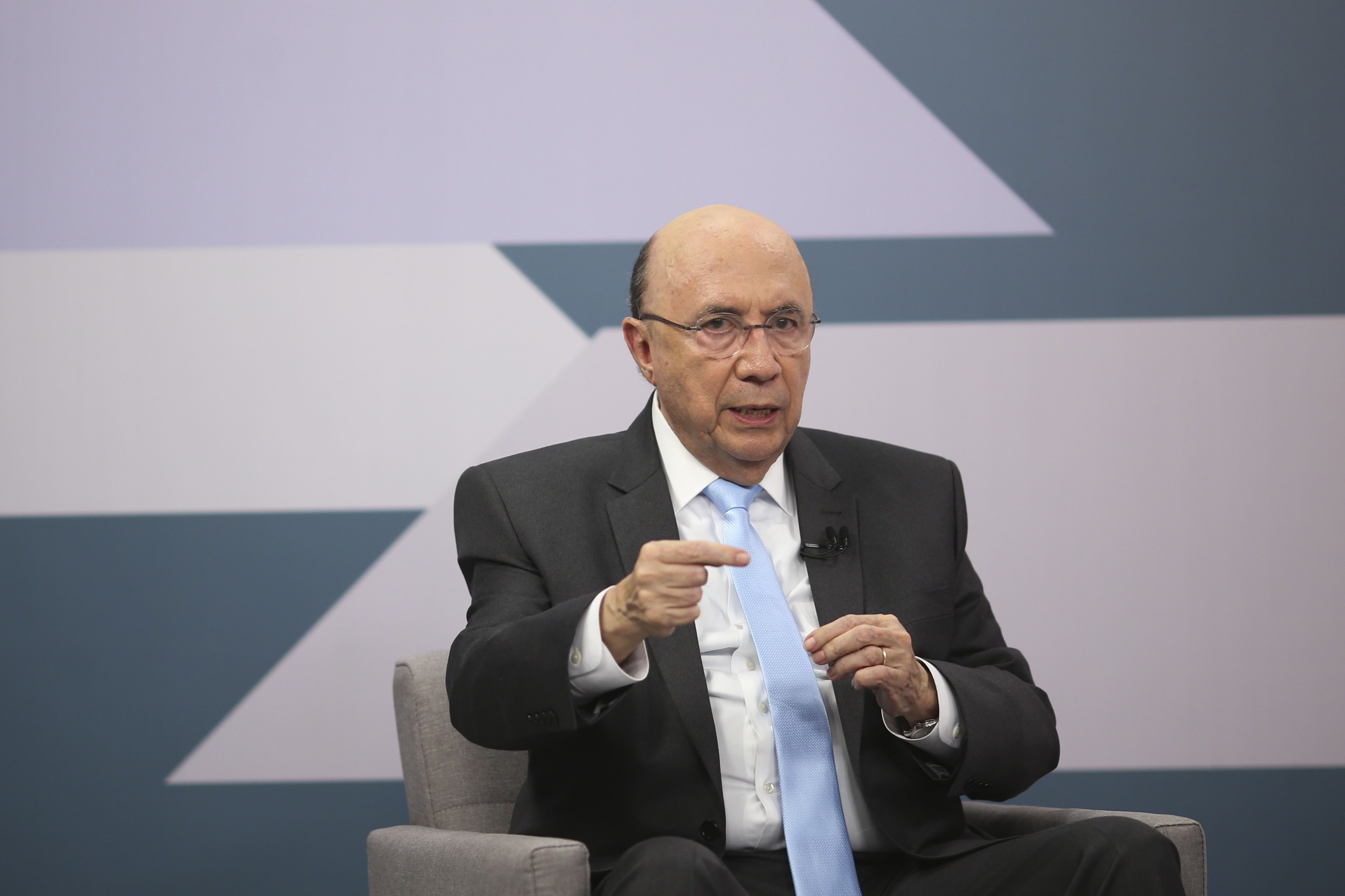 Sem citar tarifas, cônsul diz que EUA estão abertos para capital do Brasil