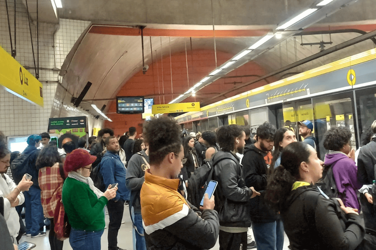 Metrô: grupo segura portas de vagão e faz arrastão na Linha 4-Amarela