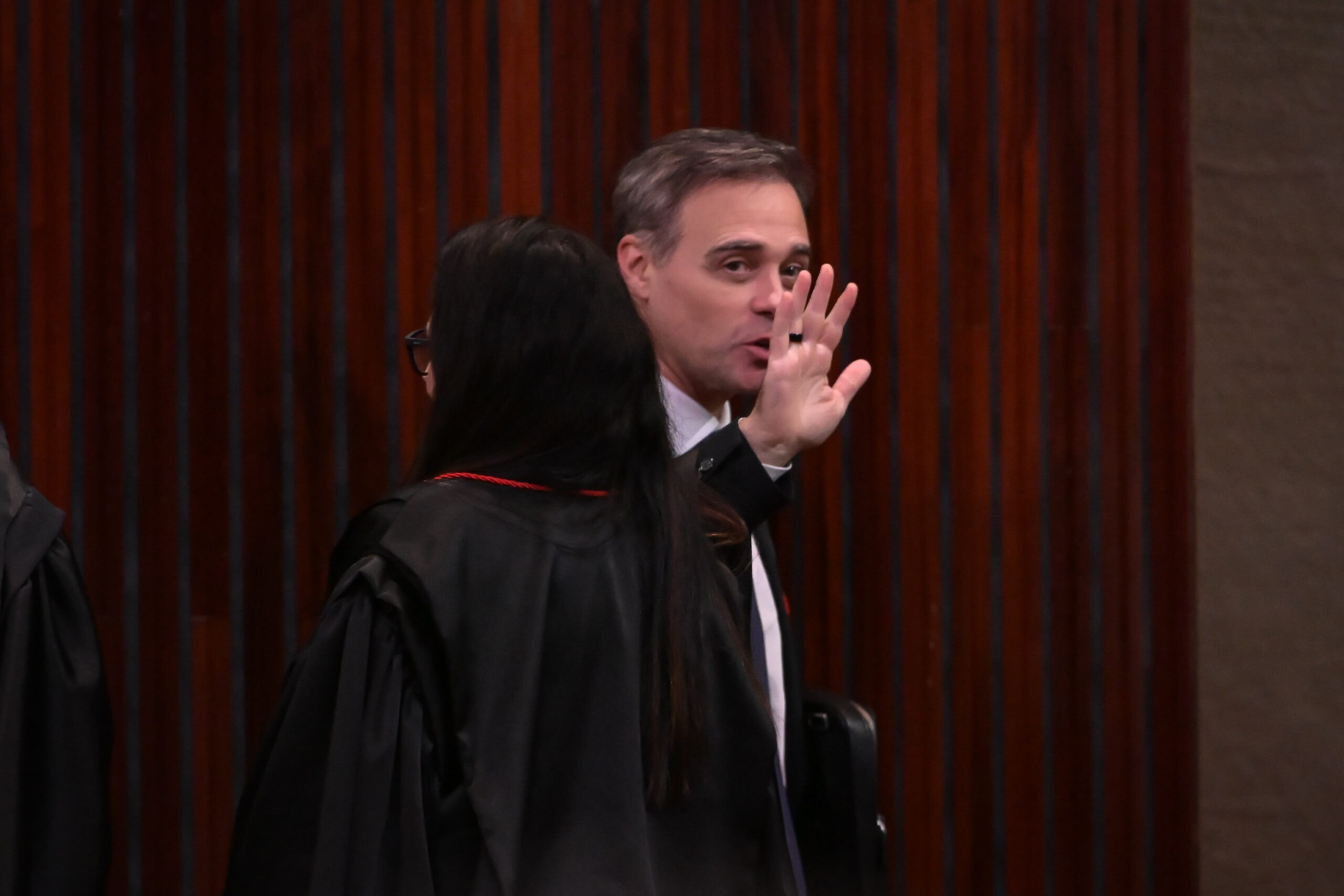 TSE modula decisão de André Mendonça e alivia tensão no STF