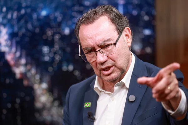 Cury diz que Brasil já é parlamentarista e cita Tarcísio como premier