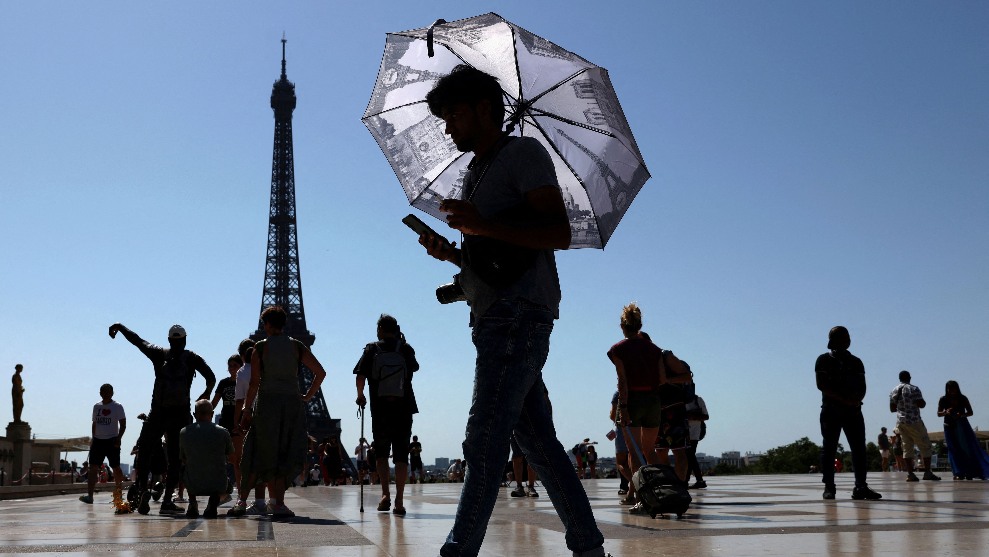 Paris proíbe consumo de álcool em público em meio à onda de calor