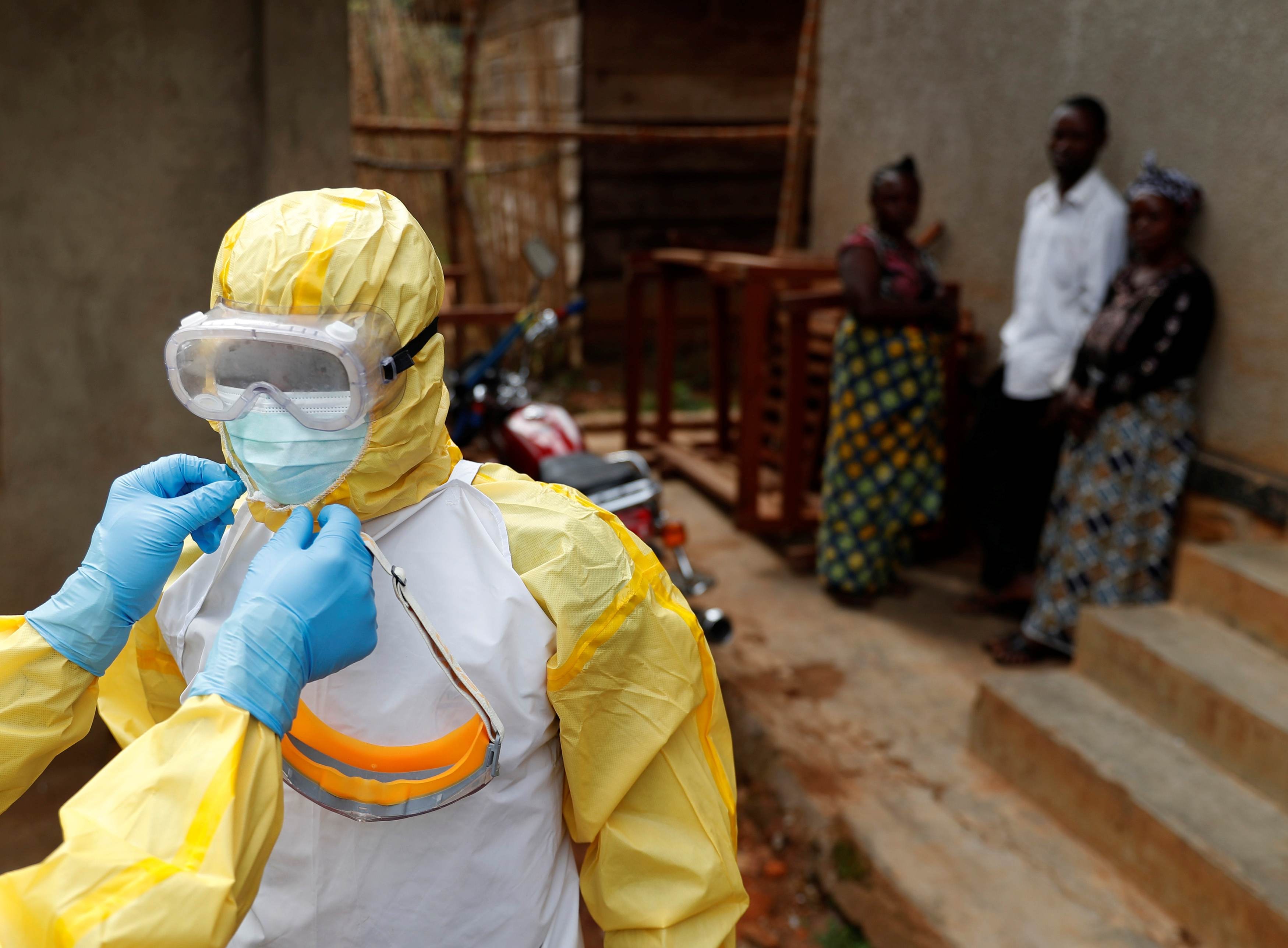 Sem salários, profissionais podem deixar combate ao ebola na RD Congo