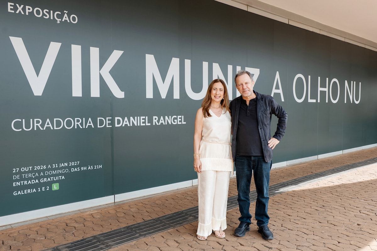 Carla Amorim oferece tour guiado por Vik Muniz em nova exposição no CCBB