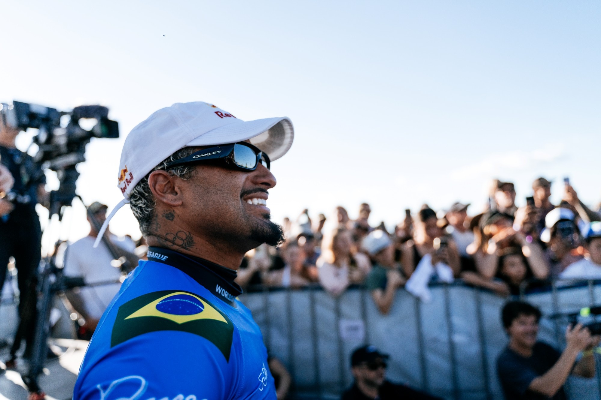 Italo Ferreira vence na Nova Zelândia e assume liderança do Mundial de Surfe