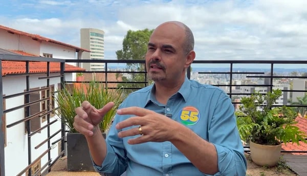 Simões diz que Cleitinho "não está pronto" e vê Minas Gerais em risco